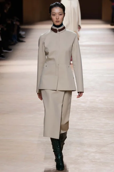 Look 23